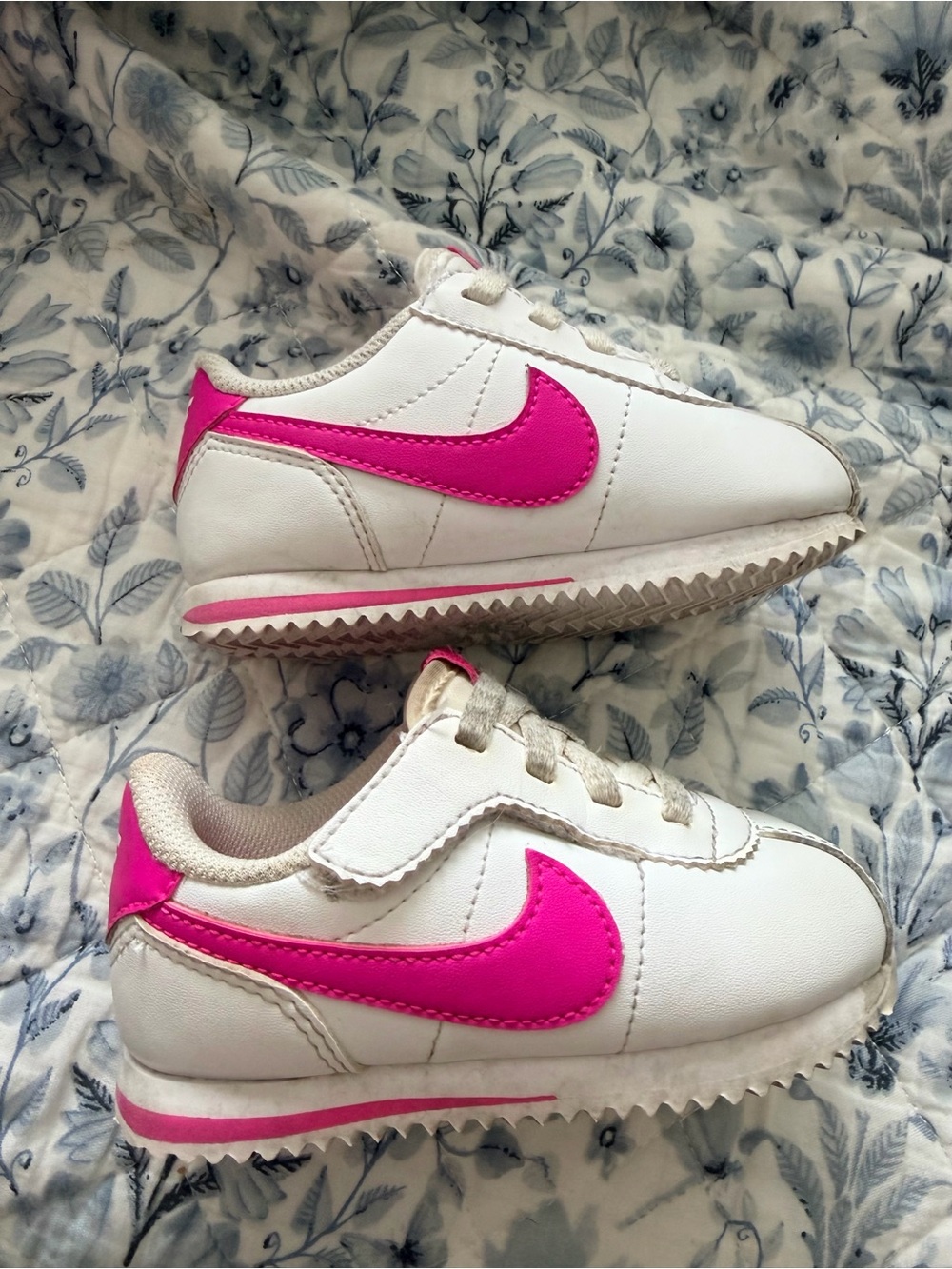 Nike toddler Kids White Sneakers with Pink Accent Swoosh